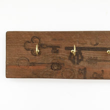Load image into Gallery viewer, Wooden Pallet Key Holder for Wall Wooden Decor