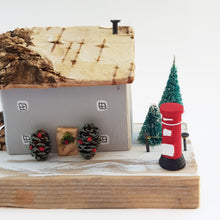 Load image into Gallery viewer, Winter Wooden House Diorama Wooden Christmas Scene